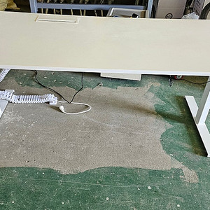 한샘 전동모션데스크 1800/1600 판매 합니다