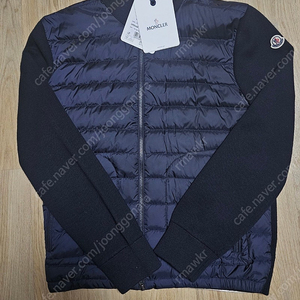 몽클레어 24FW 니트패딩 네이비 M사이즈 팝니다. 김현우 패딩가디건 moncler