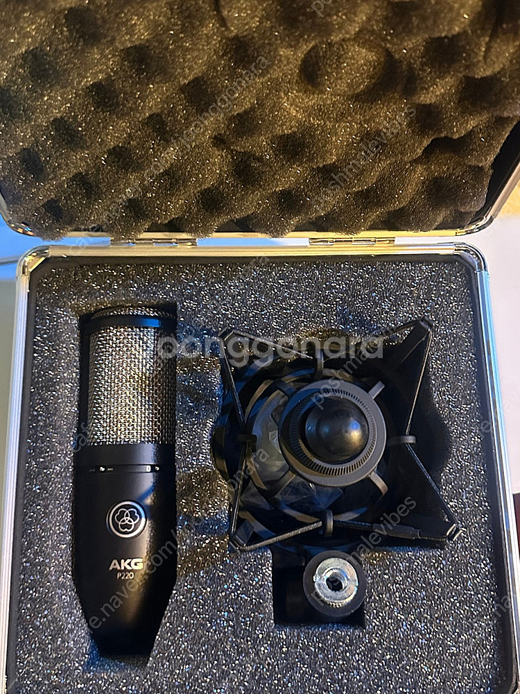 AKG P220 컨덴서마이크/팝필터/거치대 세트 민트급--0