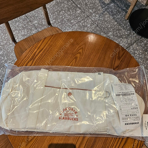 스타벅스 라코스테 가방 아이보리 택포