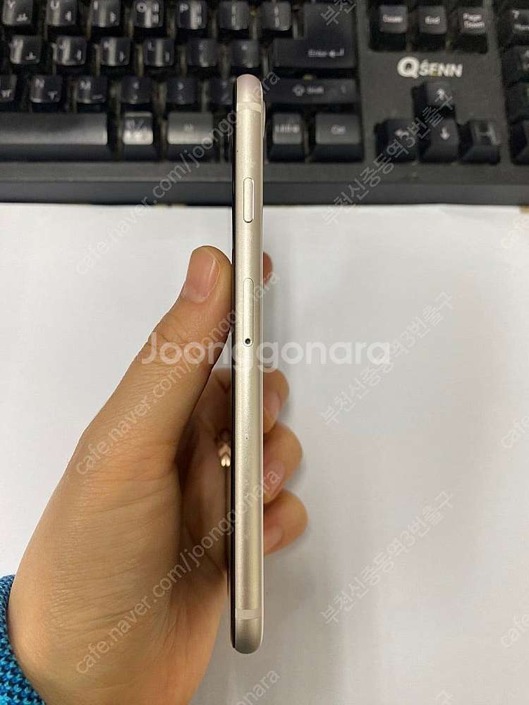 025455 아이폰SE3 화이트 외관AA급 128GB ...--5