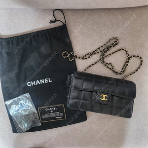 가격내림 샤넬 까멜리아 미니 초코바 크로스백 블랙