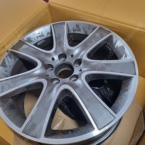 벤츠 S클래스 W222 S350 18인치 순정휠 상태좋음 17 만원 팝니다.
