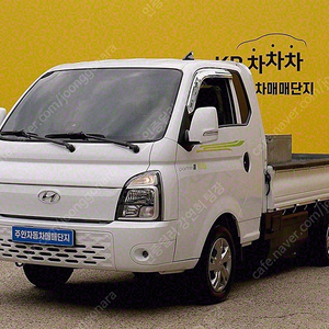중고트럭 매매 중고화물차매매 흰색 2023년식 12,333km 1.0톤/슈퍼캡/초장축/프리미엄스페셜 수원중고차
