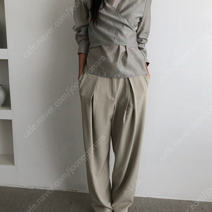 언더스탠딩 랩 블라우스