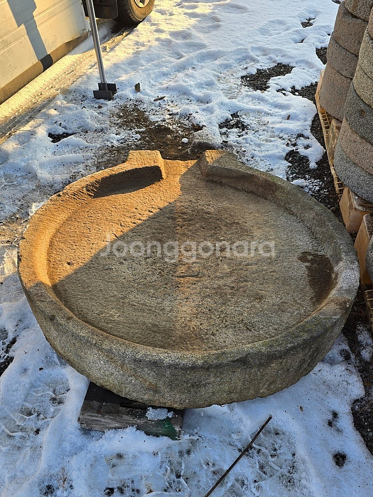 맷돌받침 3개--8