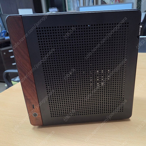 존스보 NV10 itx 미니케이스 팝니다.