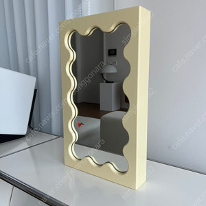 구스타프 웨스트맨 커비미러 Gustaf Westman Curvy Mirror
