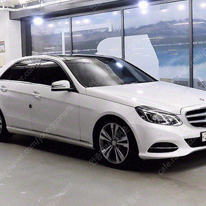 벤츠 E클래스 중고차 벤츠 중고차 수입중고차 흰색 2015년식 63,956km E300 아방가르드 양심중고차
