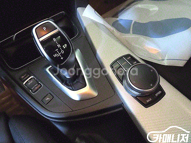 3시리즈 (F30) 320i M 스포츠 2017 년 중...--4