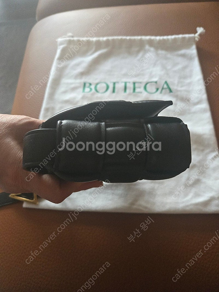 보테가베네타 패디드 카세트백 스몰--8