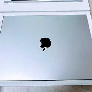 맥북프로 M3 14인치 8GB/512GB 스페이스그레이 윈도우 등 프로그램포함