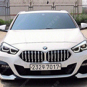 BMW 2시리즈 중고 2시리즈 218d 흰색 2021년식 12,103km 218d M 스포츠 법인차량 할부가능