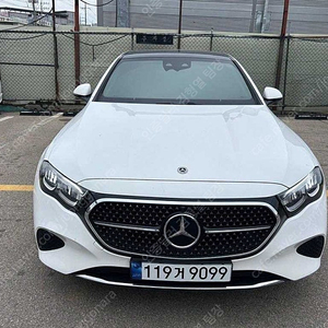벤츠 E클래스 중고 벤츠 중고 승용차 흰색 2025년식 6,960km E200 아방가르드 수원중고차