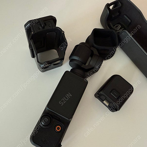DJI 오즈모 포켓3(3번 사용/25년 3월 DJI공식업체 구입/액세서리 포함)