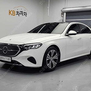 벤츠 E클래스 중고 벤츠 중고 승용차 2024년식 11,759km E200 아방가르드 법인중고차구매