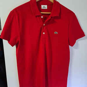 라코스테 반팔 카라티 팝니다. 거의 새것