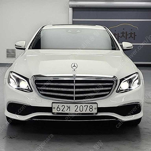 벤츠 E클래스 중고 벤츠 인증중고 흰색 2017년식 E220d 4MATIC 익스클루시브 개인사업자 세금감면