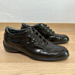 HOGAN 호간 에나멜 스니커즈
