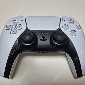PS5 듀얼센스 화이트 팝니다.