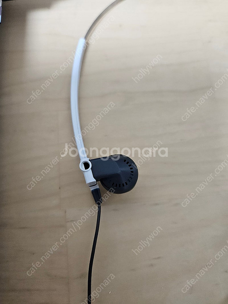 소니 버터컬 이어헤드폰 MDR-W30 입니다.--1