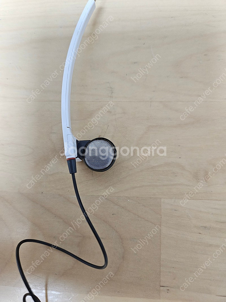 소니 버터컬 이어헤드폰 MDR-W30 입니다.--4