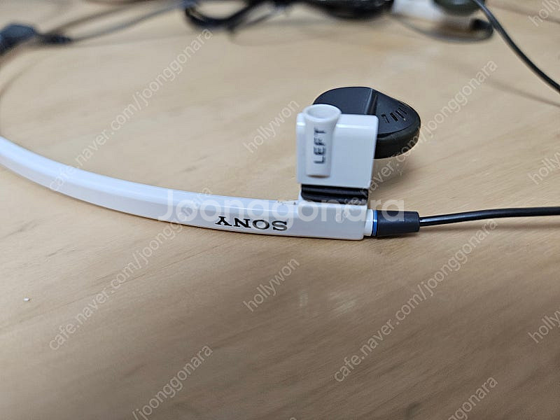 소니 버터컬 이어헤드폰 MDR-W30 입니다.--6