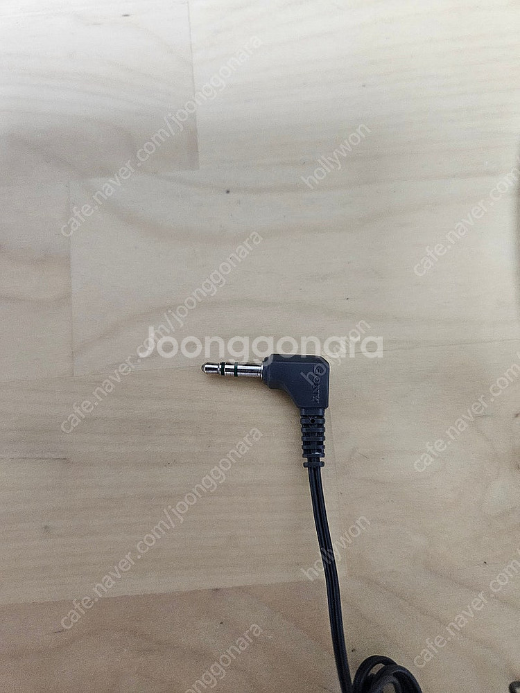 소니 버터컬 이어헤드폰 MDR-W30 입니다.--7