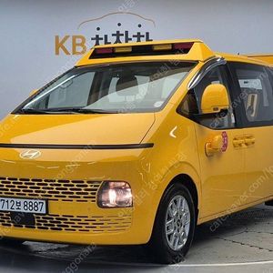 어린이보호차 중고 스타리아 중고차 노란색 2025년식 7,441km 15인승 어린이 보호차량 수원중고차