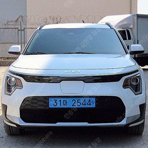기아 니로 중고 니로 디 올 뉴 니로 중고차 흰색 2023년식 12,754km 에어 개인사업자 차량구매