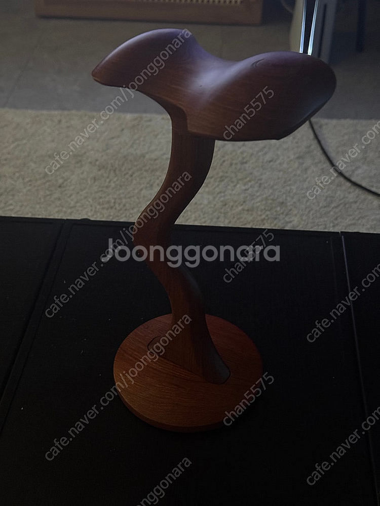 헤드폰 원목 스탠드 거치대 팝니다.--2