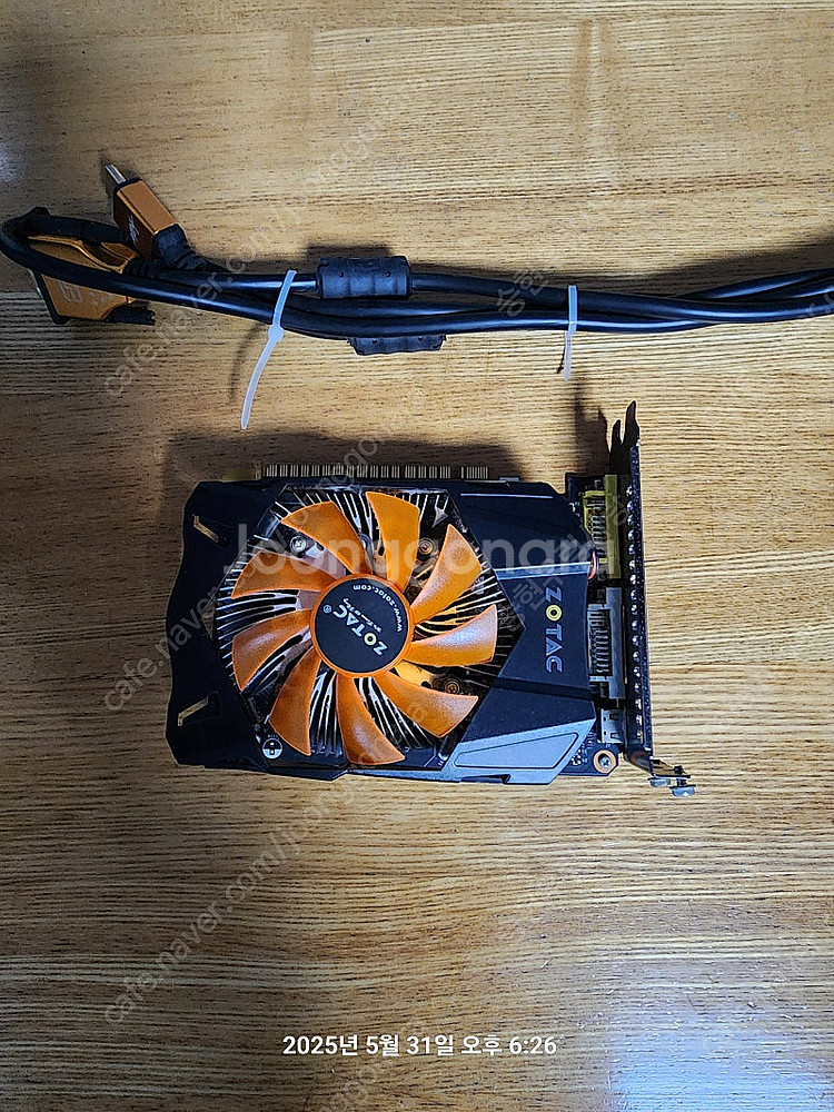 조탁(ZOTAC) GTX 750 + 변환케이블 팝니다.--1