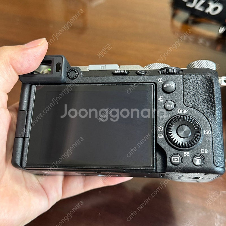 sony A7C2 카메라와 sigma 28-70mm 렌...--3