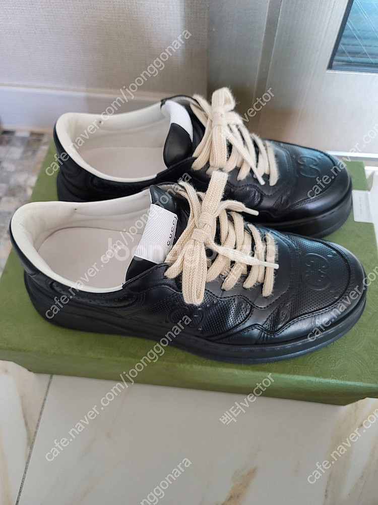 구찌 GG엠보스 스니커즈 팝니다 260~265--0