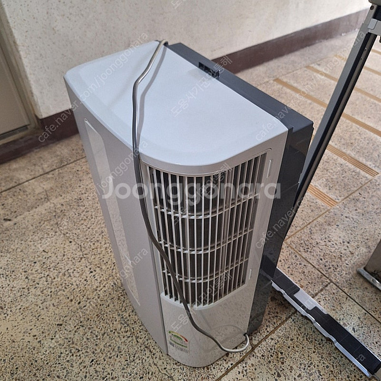 삼성 창문형 에어컨 AW05B5171GWA 모델입니다 ...--0