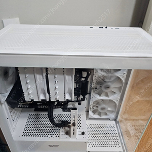 급처 ) 화이트 PC 본체 RTX 4060Ti +마우스 +모니터증정
