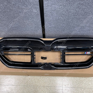 BMW G60 530 i MSP ( 아이코닉 글로우 그릴 i5 M60 ) 그릴 판매 합니다.