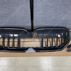 BMW G60 530 i MSP ( 순정 출고 ) 블랙 랩핑 작업 그릴 판매 합니다.