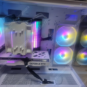 화이트 라이젠 5600x / 4060 / 32램 / 1테라 신품급