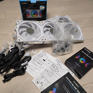 리안리 UNI FAN SL-INF 120 RGB 화이트 정방향 9EA 일괄 판매합니다.
