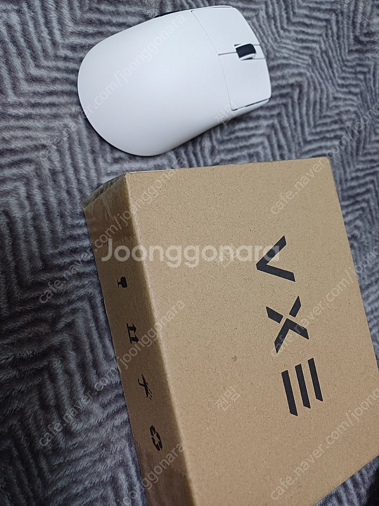 마우스 VXE R1 SE+ 화이트 미개봉 택포 2.2--0