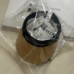 헬렌카민스키 비앙카 블랙 라피아 선캡 새상품