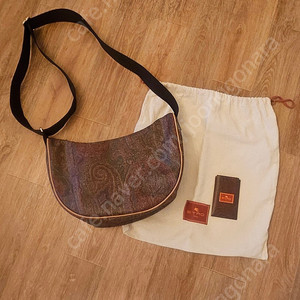 에트로 반달 크로스백