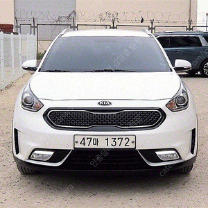 니로 중고차 니로 하이브리드 중고 하이브리드 중고차 흰색 2018년식 1.6 GDI 프레스티지 중고차카페