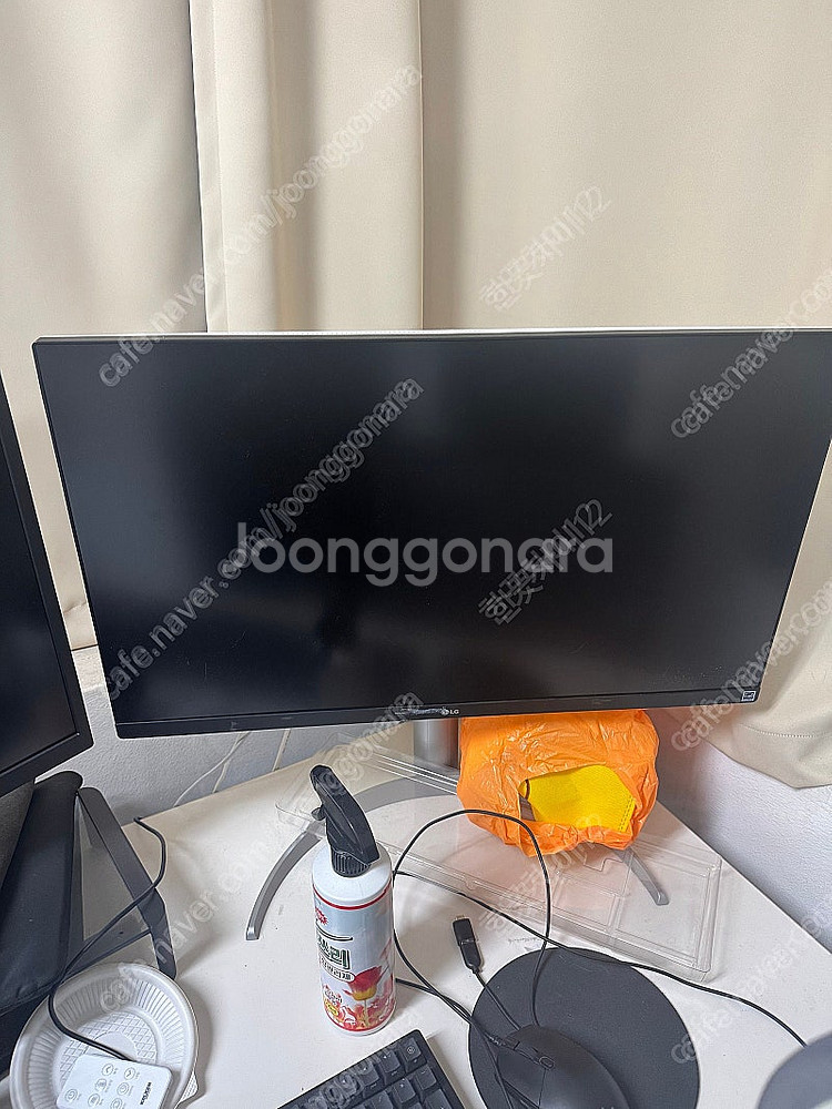 LG 4K 작업용 모니터 팝니다. 27인치, 32인치 ...--2