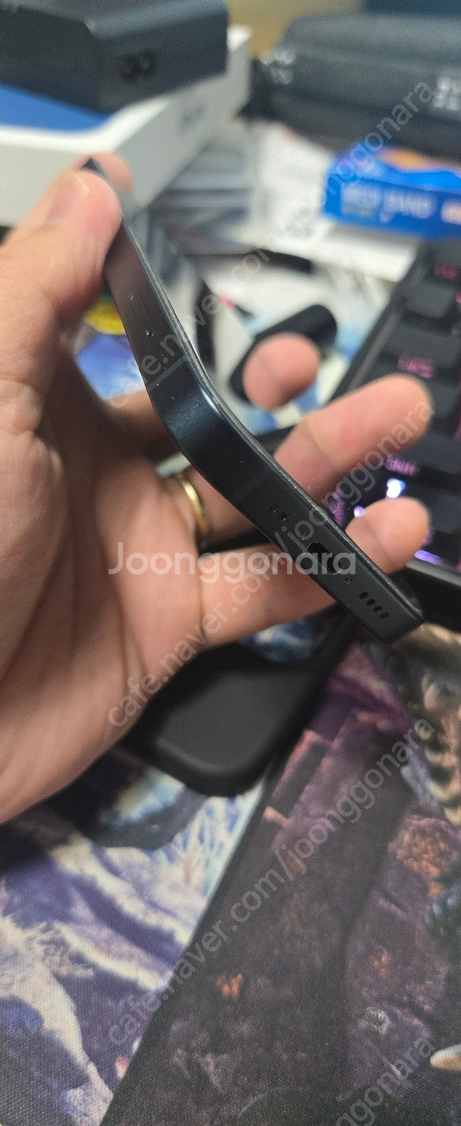 아이폰 13 미니 미드나잇 128G 외관 깔끔함--6