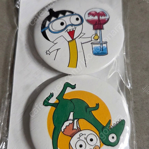 놓지마과학 핀버튼 2개, 전천당 엽서 2장.리필지우개.물통커버
