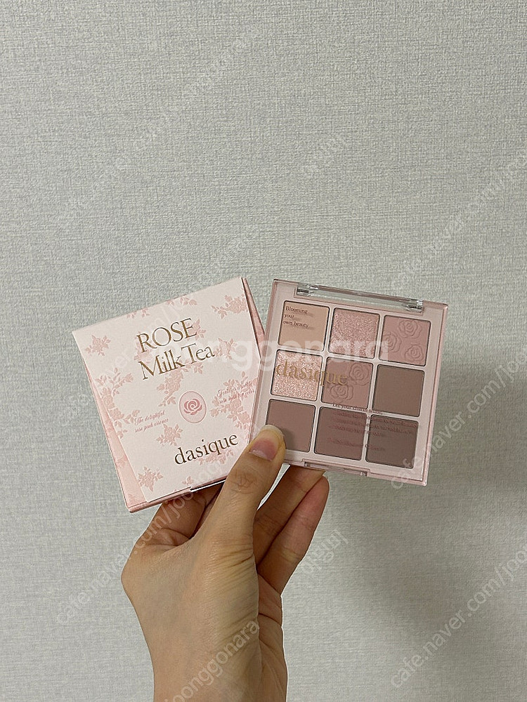 (새상품) 데이지크 섀도우 팔레트 로즈 밀크티 팝니다!--0