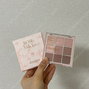 (새상품) 데이지크 섀도우 팔레트 로즈 밀크티 팝니다!
