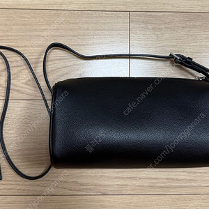 아크비 이태리 90s 바게트백 블랙 팝니다